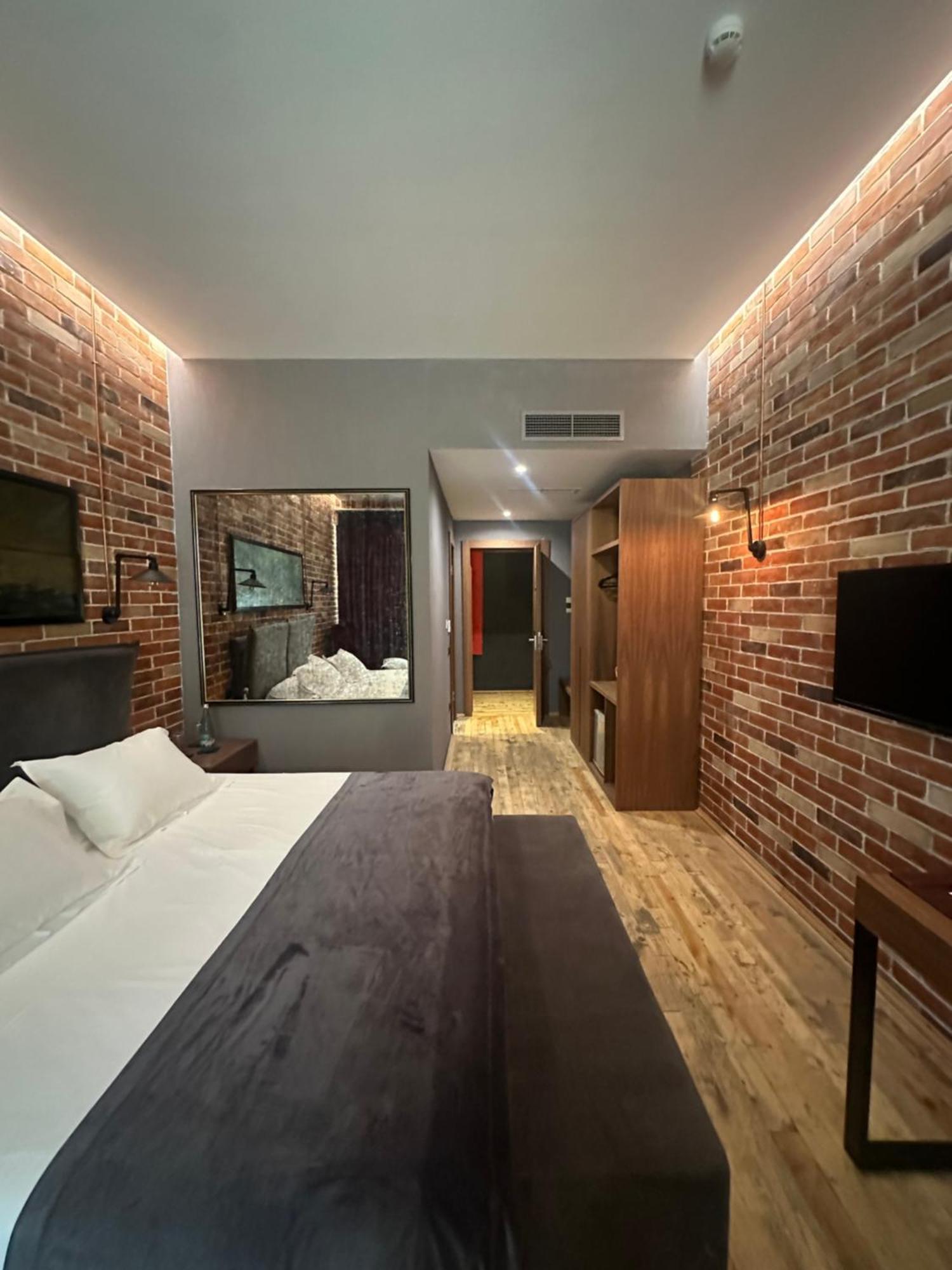 Rozafa Fish Hotel